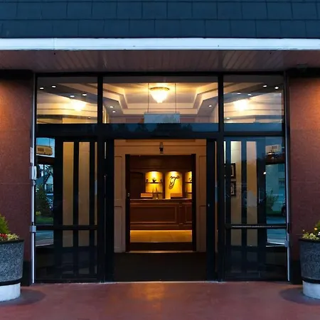Treacys West County Hotel